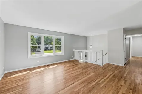 4913 Redbird Lane Crystal Lake IL 60012