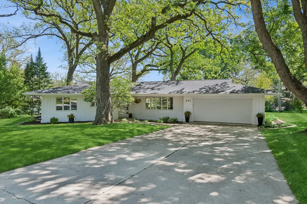 840 Hawthorne Drive Naperville IL 60540