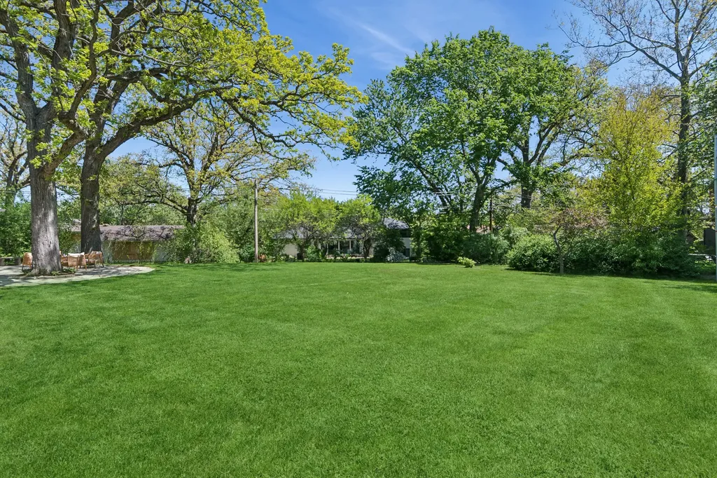 840 Hawthorne Drive Naperville IL 60540