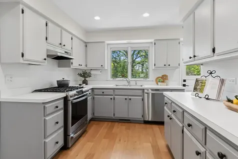 840 Hawthorne Drive Naperville IL 60540
