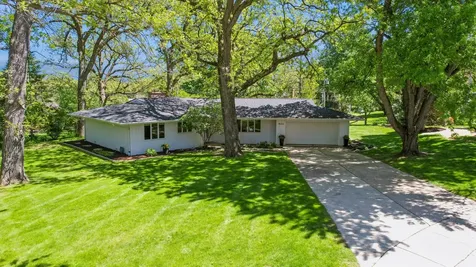 840 Hawthorne Drive Naperville IL 60540