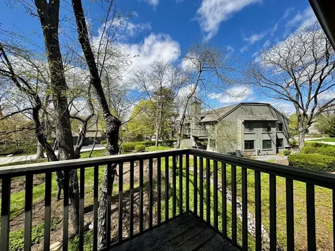 412 Deer Trail Hill Lake Barrington IL 60010