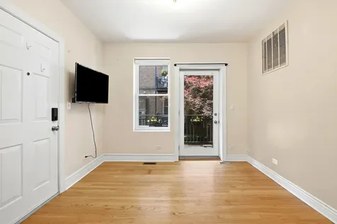 1443 West Victoria Street Chicago IL 60660
