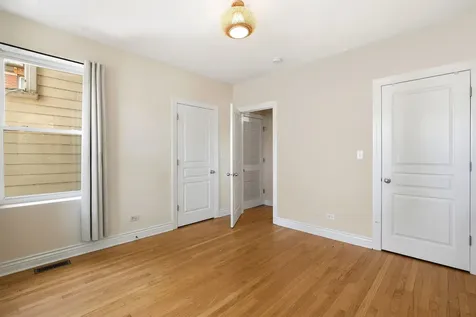 1443 West Victoria Street Chicago IL 60660