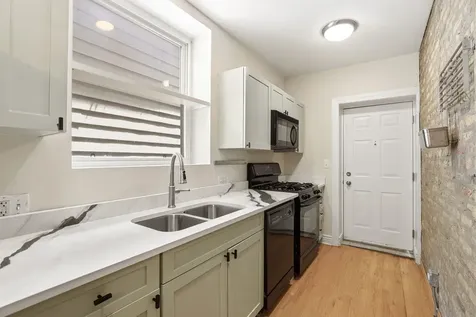 1443 West Victoria Street Chicago IL 60660