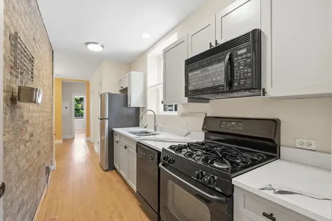 1443 West Victoria Street Chicago IL 60660