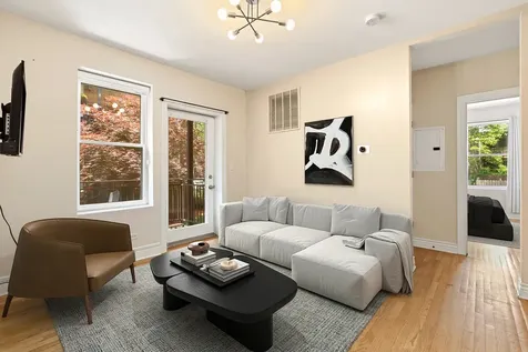 1443 West Victoria Street Chicago IL 60660