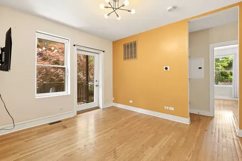 1443 West Victoria Street Chicago IL 60660