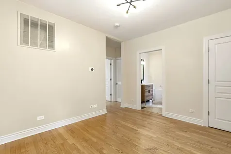1443 West Victoria Street Chicago IL 60660