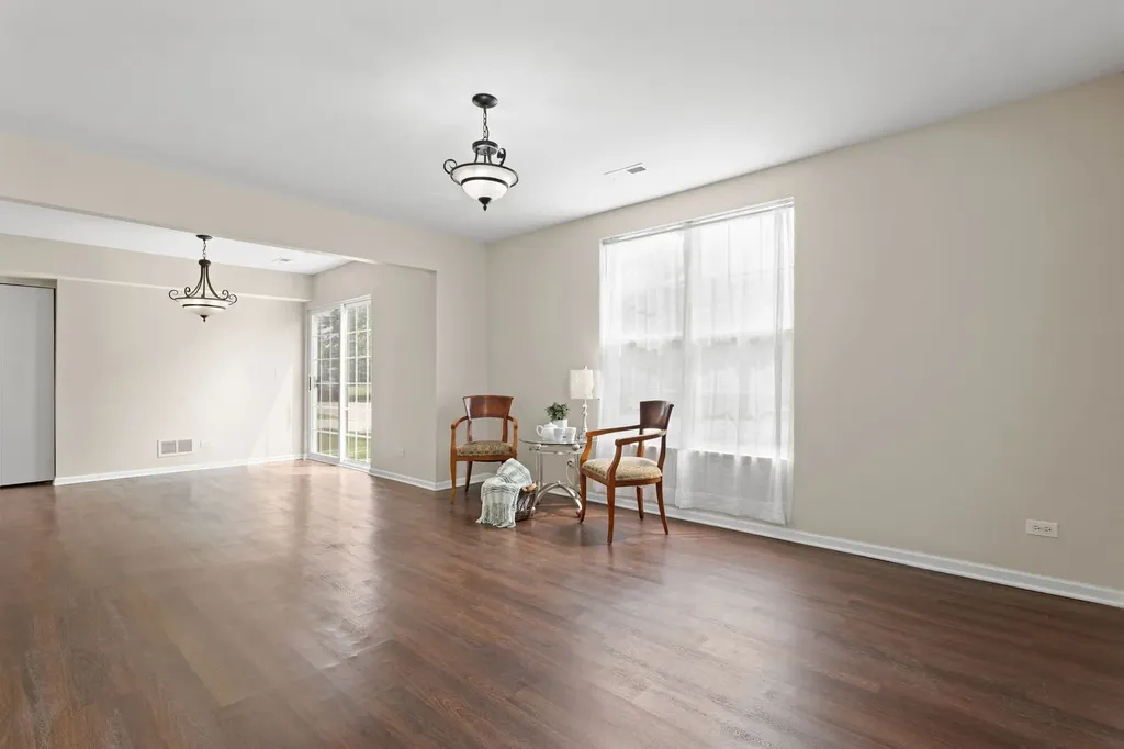 1071 Symphony Drive Aurora IL 60504