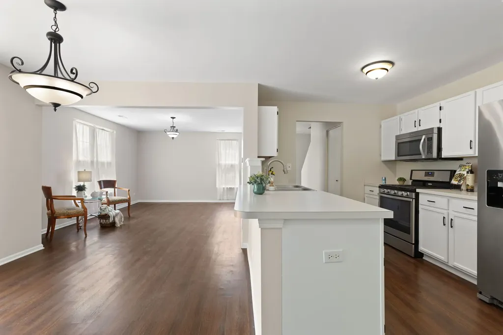 1071 Symphony Drive Aurora IL 60504