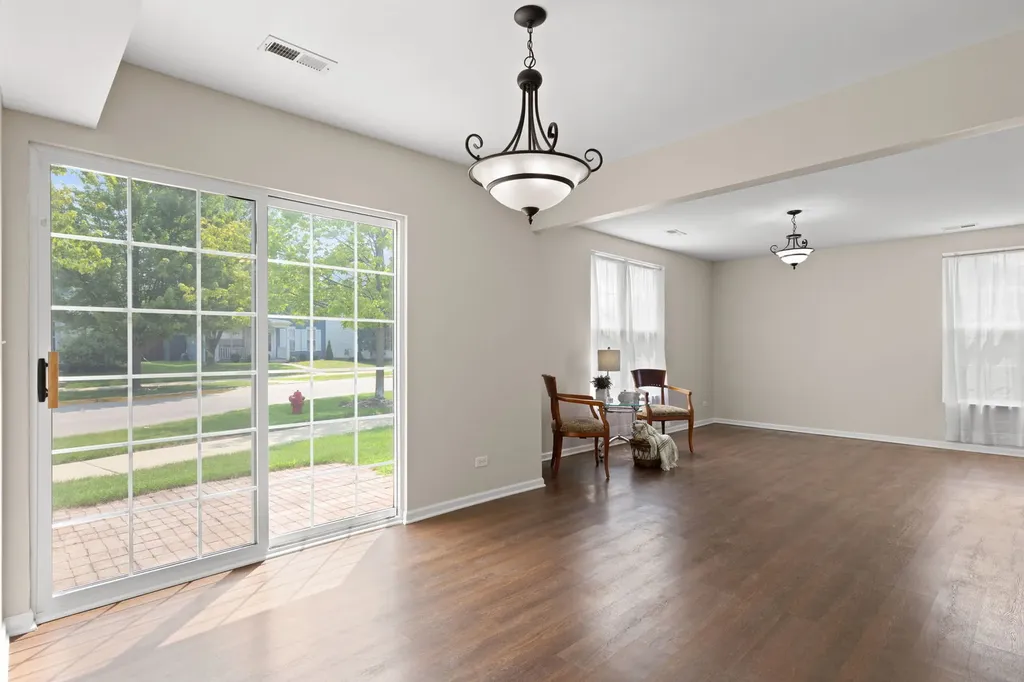 1071 Symphony Drive Aurora IL 60504