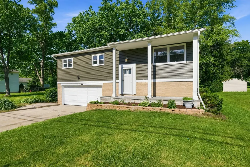 1048 Belle Plaine Avenue Gurnee IL 60031