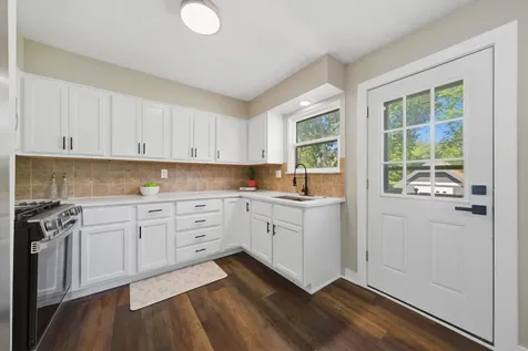 1048 Belle Plaine Avenue Gurnee IL 60031