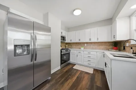 1048 Belle Plaine Avenue Gurnee IL 60031