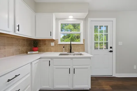 1048 Belle Plaine Avenue Gurnee IL 60031
