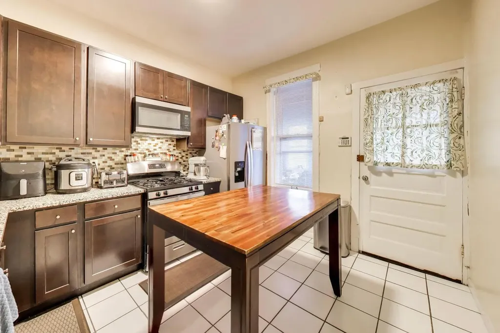 3410 West Shakespeare Avenue Chicago IL 60647