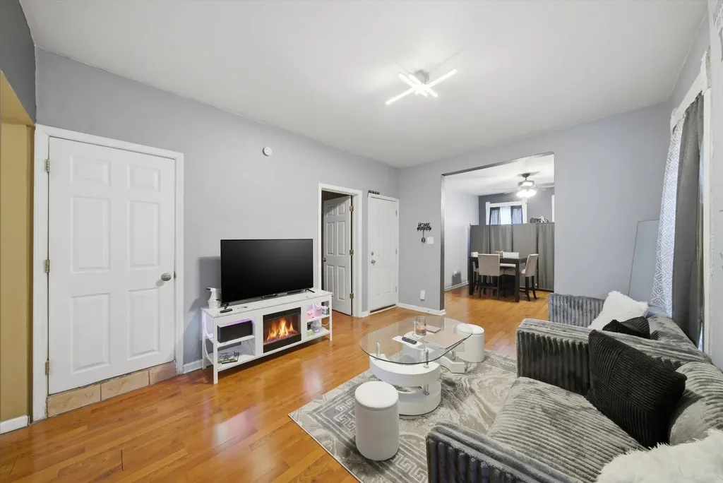 7134 South University Avenue Chicago IL 60619