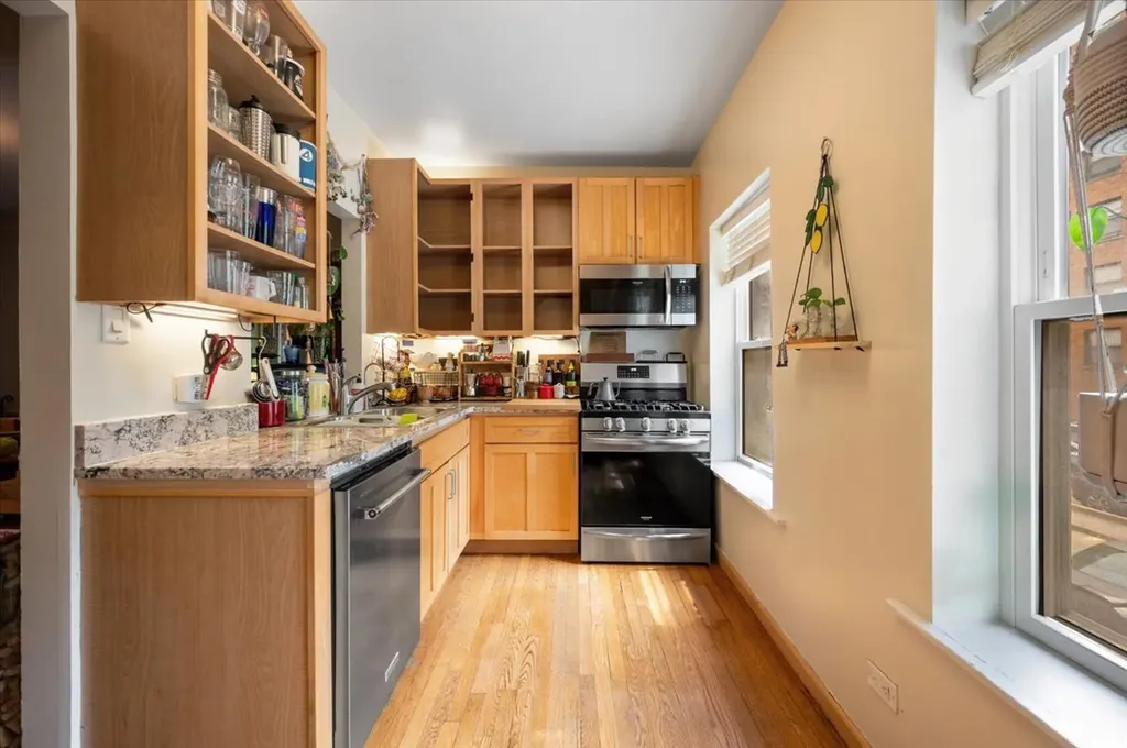 853 West Carmen Avenue Chicago IL 60640