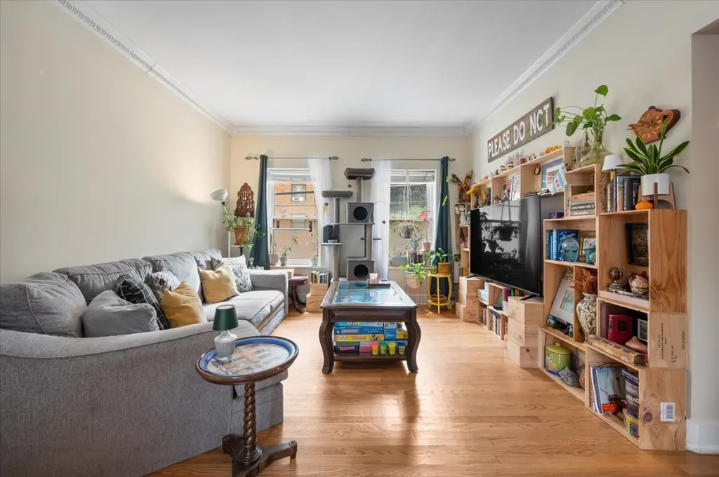 853 West Carmen Avenue Chicago IL 60640