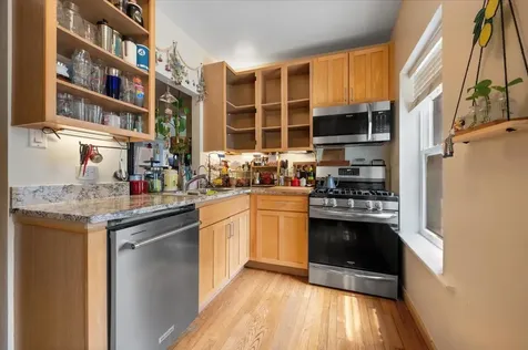 853 West Carmen Avenue Chicago IL 60640