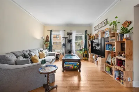 853 West Carmen Avenue Chicago IL 60640