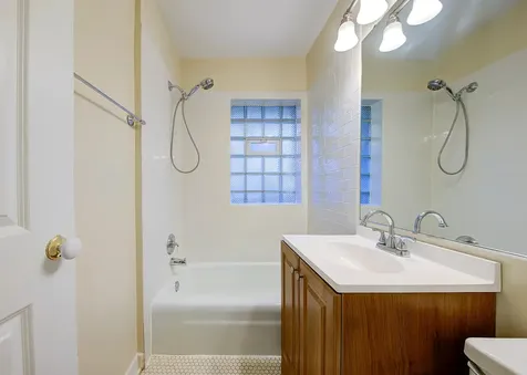 853 West Carmen Avenue Chicago IL 60640
