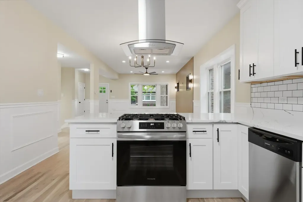 8044 South May Street Chicago IL 60620