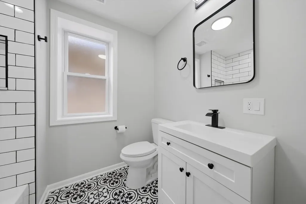 8044 South May Street Chicago IL 60620