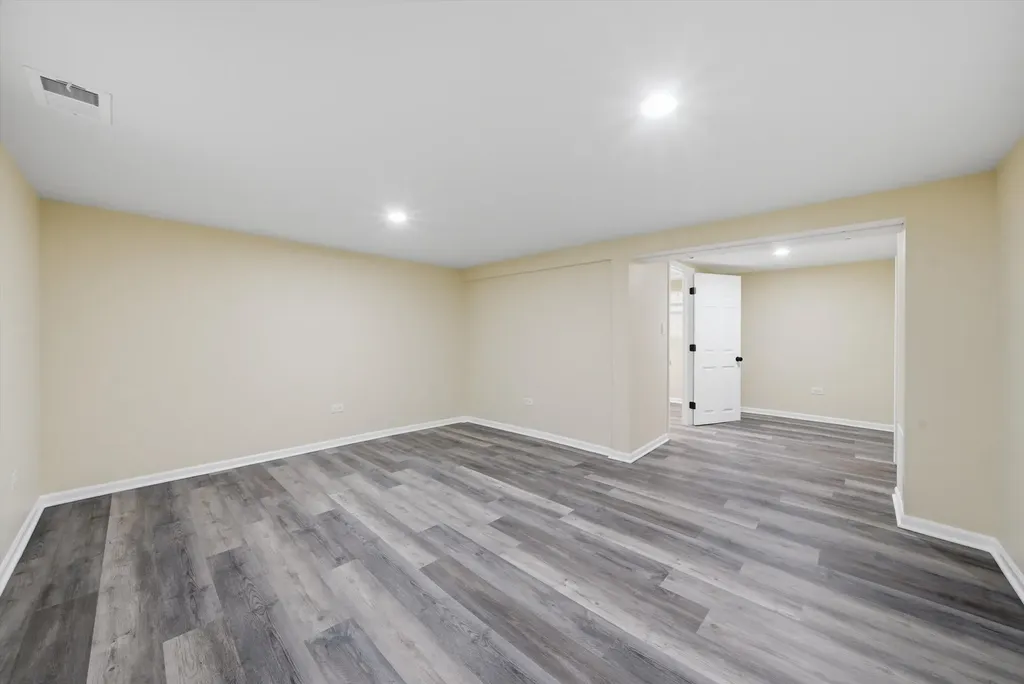 8044 South May Street Chicago IL 60620