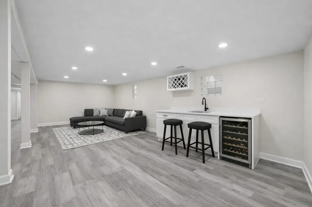 8044 South May Street Chicago IL 60620