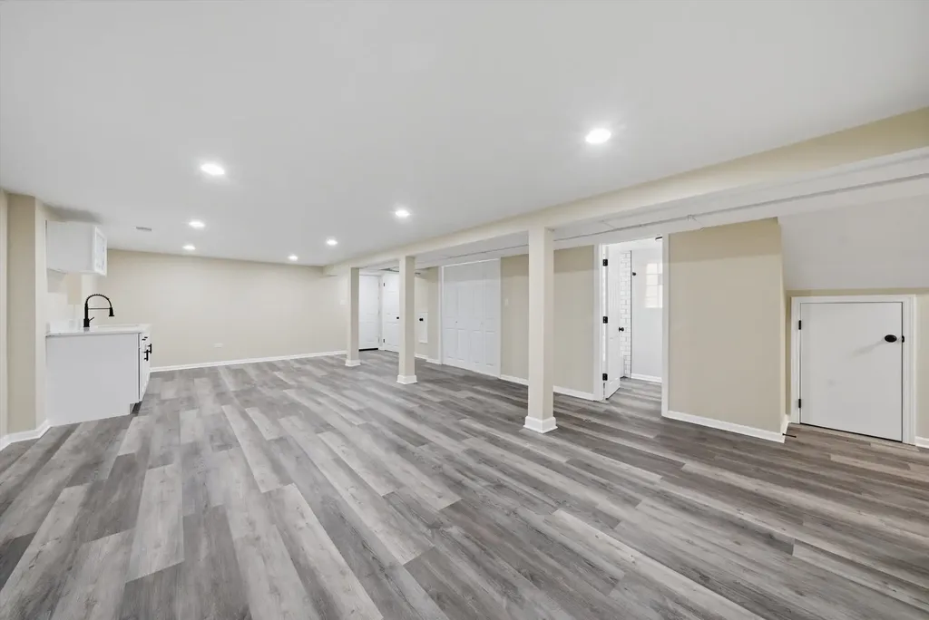 8044 South May Street Chicago IL 60620