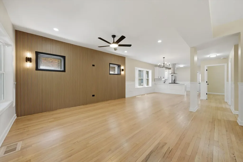 8044 South May Street Chicago IL 60620