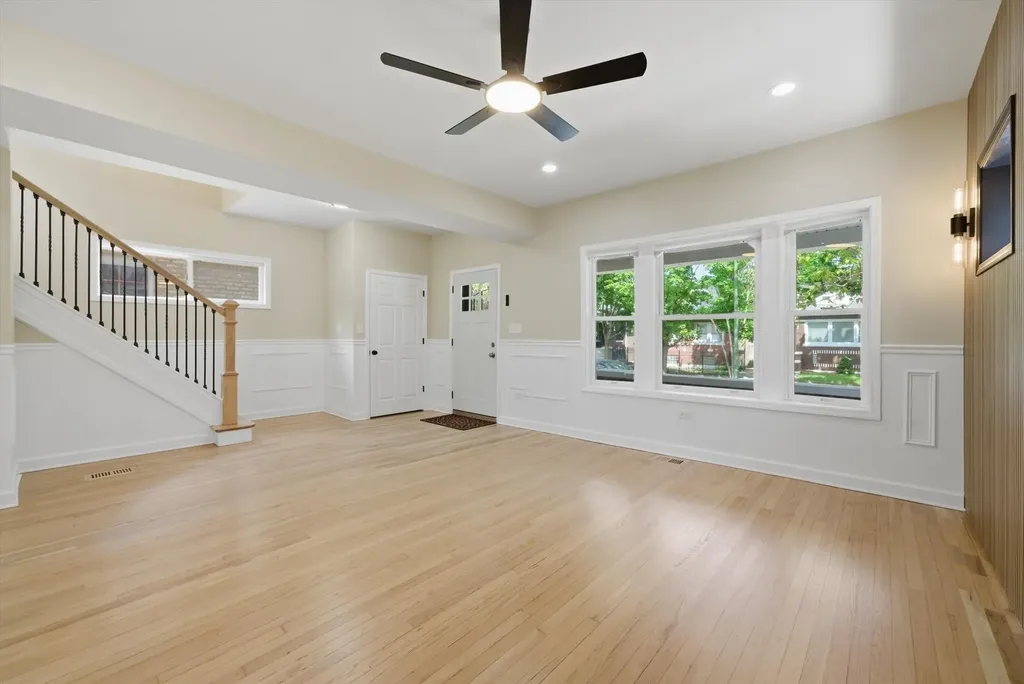 8044 South May Street Chicago IL 60620