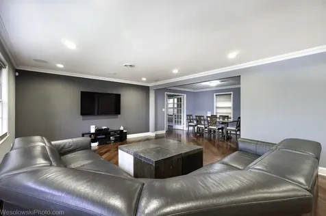 6400 North Knox Avenue Lincolnwood IL 60712