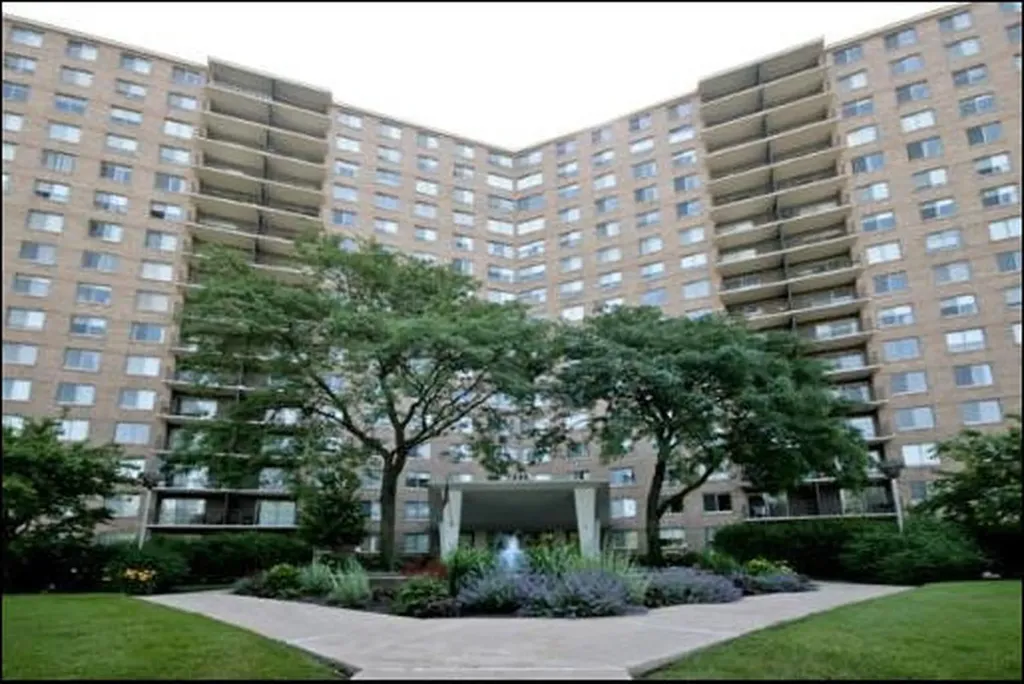 7033 North Kedzie Avenue Chicago IL 60645
