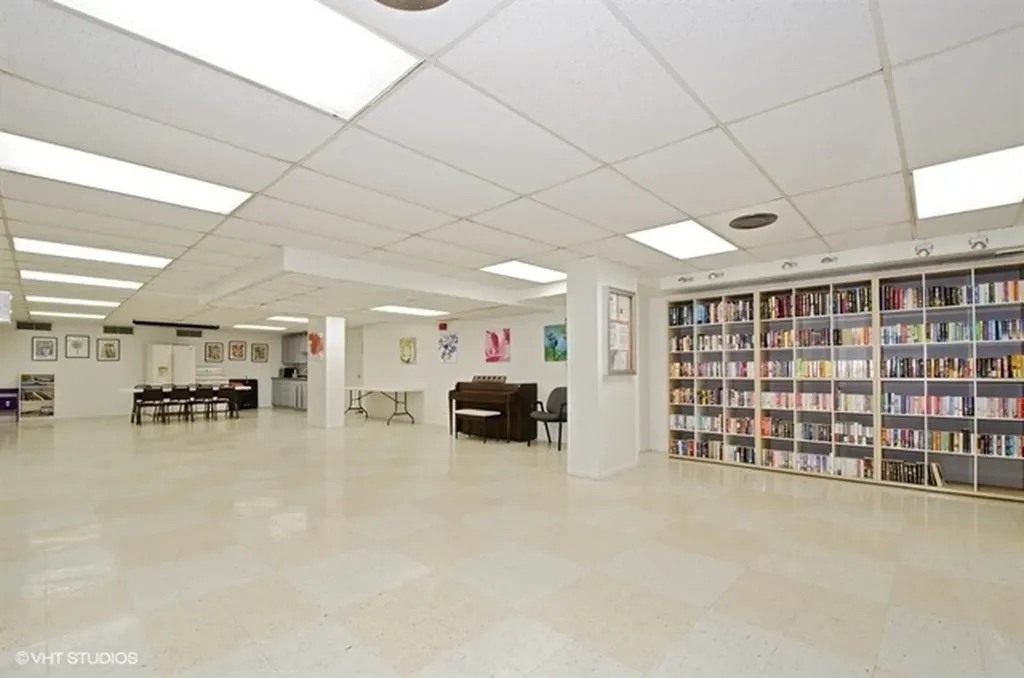 7033 North Kedzie Avenue Chicago IL 60645