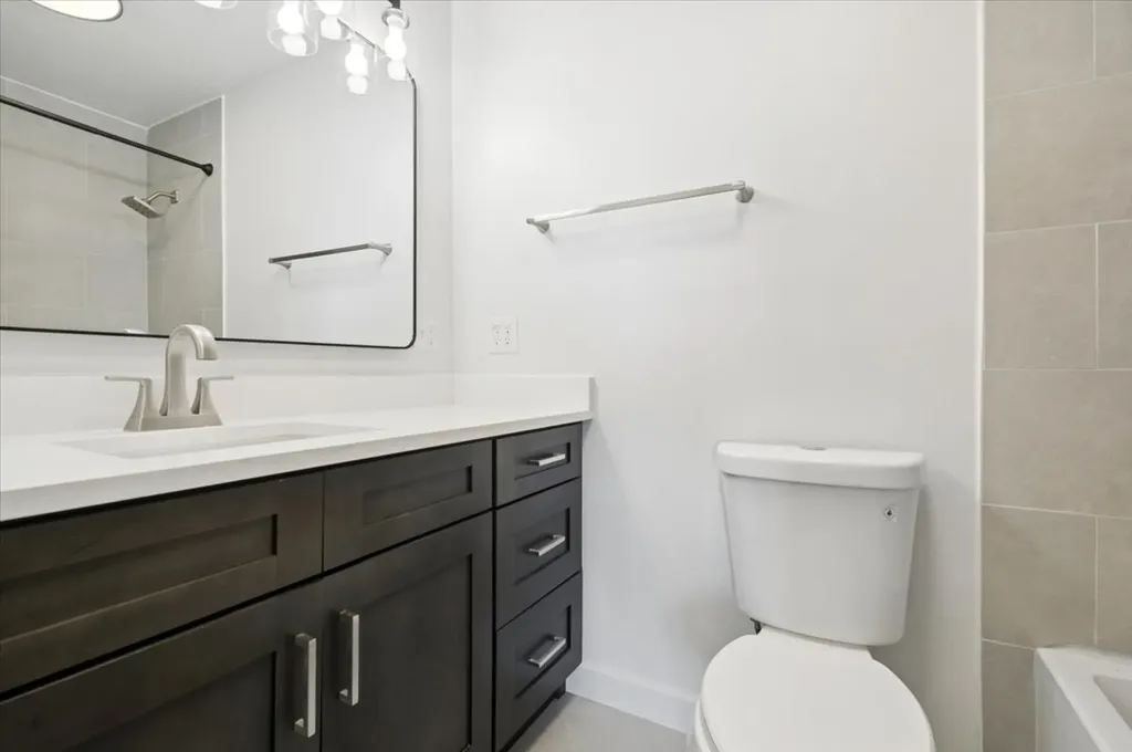 7033 North Kedzie Avenue Chicago IL 60645
