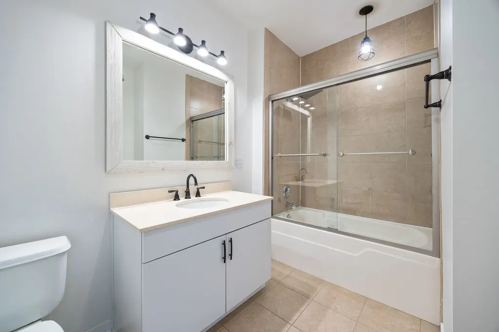 757 North Orleans Street Chicago IL 60654