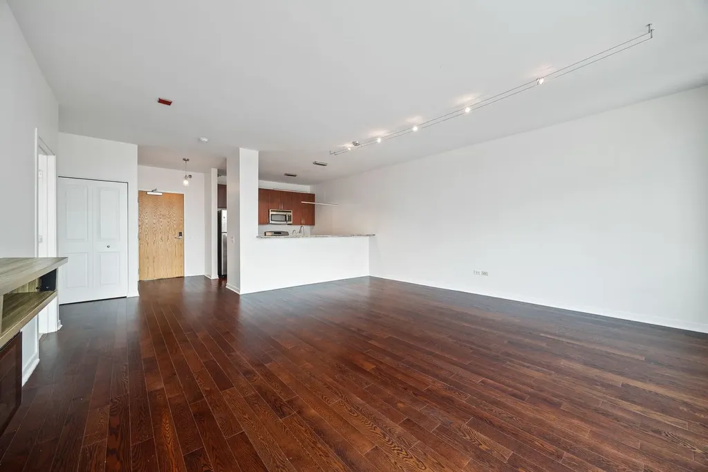 757 North Orleans Street Chicago IL 60654
