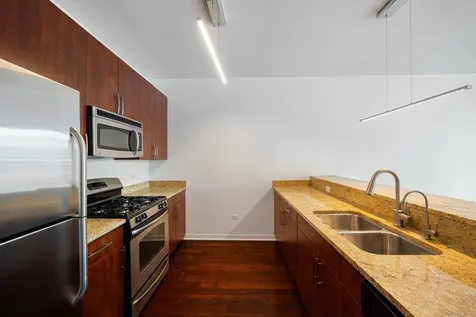 757 North Orleans Street Chicago IL 60654
