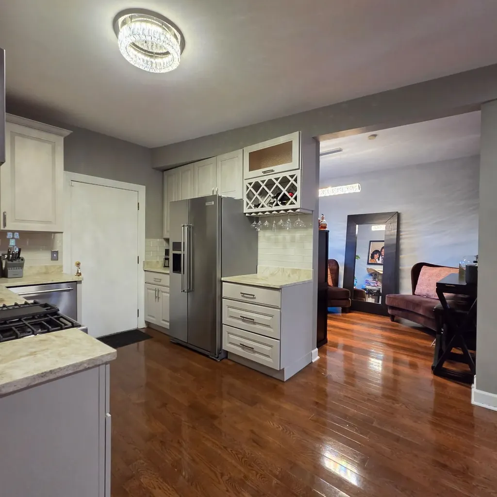 2339 East 72nd Street Chicago IL 60649