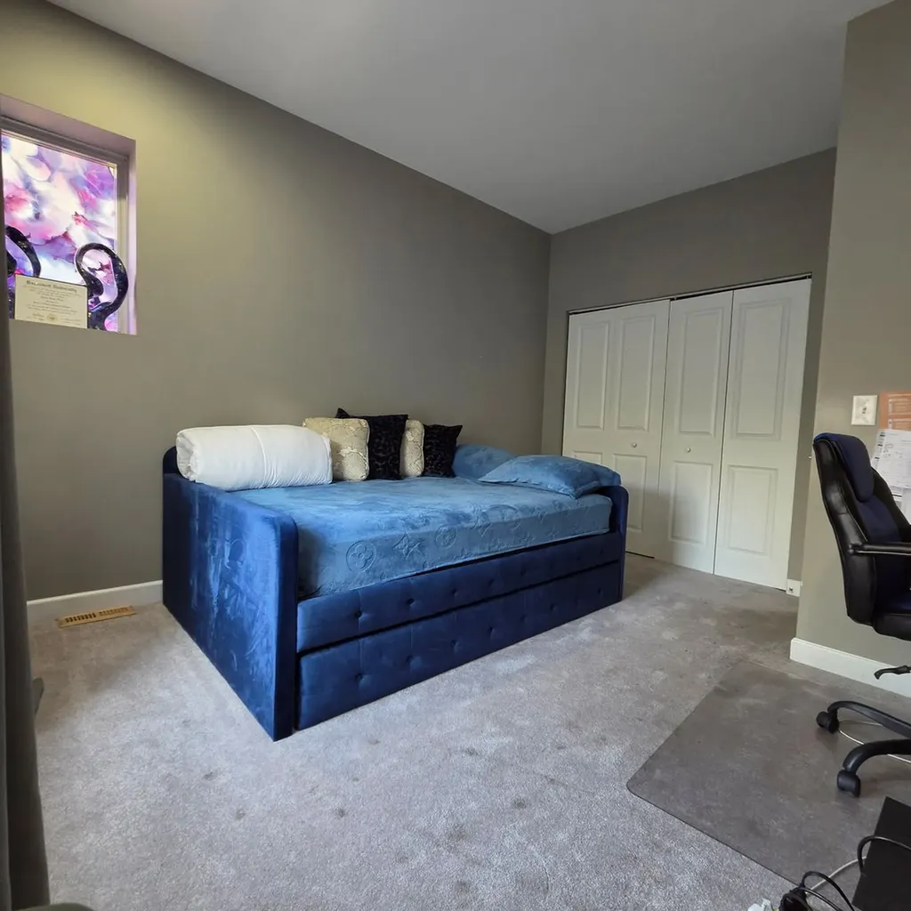 2339 East 72nd Street Chicago IL 60649