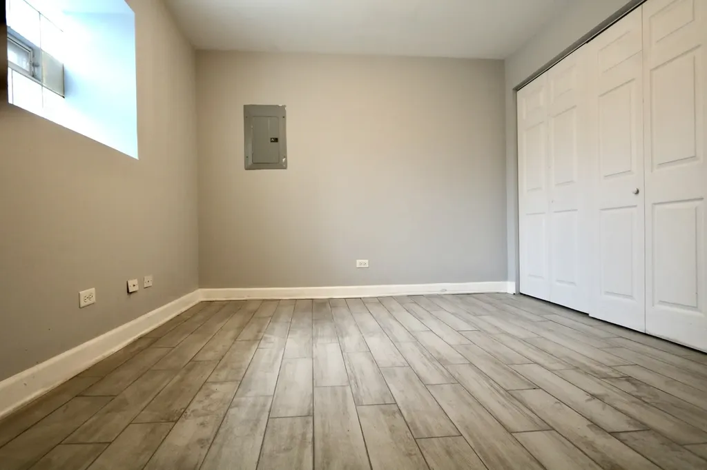 2339 East 72nd Street Chicago IL 60649