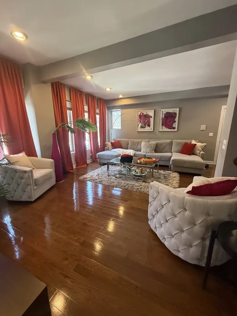2339 East 72nd Street Chicago IL 60649