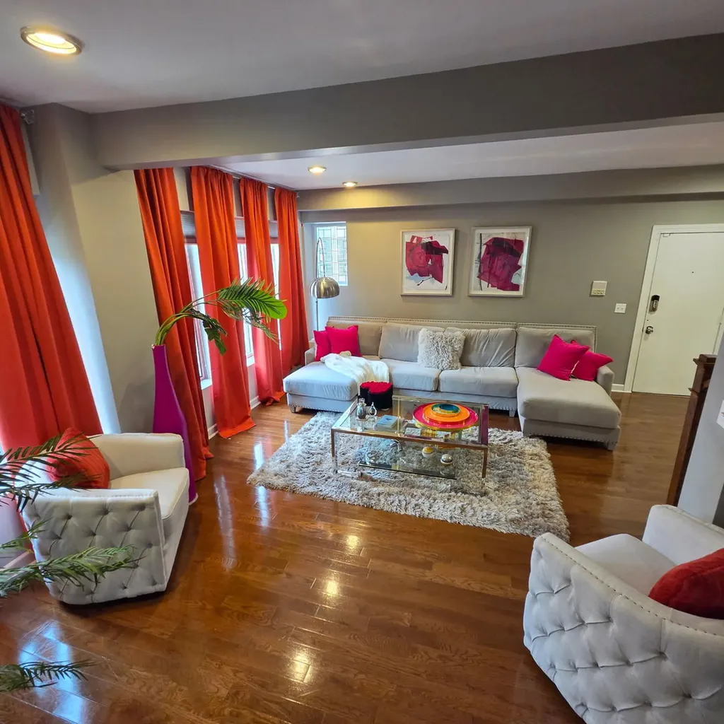 2339 East 72nd Street Chicago IL 60649