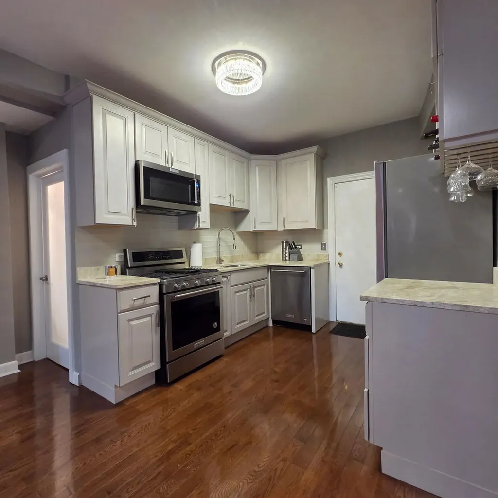 2339 East 72nd Street Chicago IL 60649