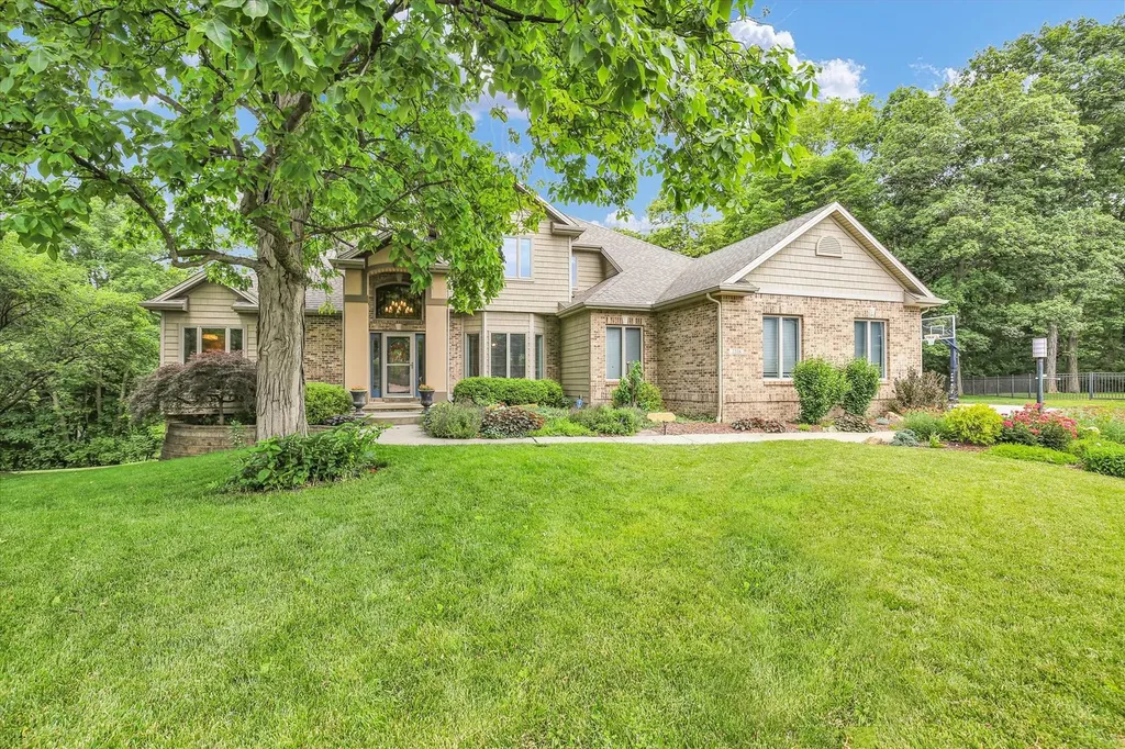 1516 River Bluff Drive Mahomet IL 61853