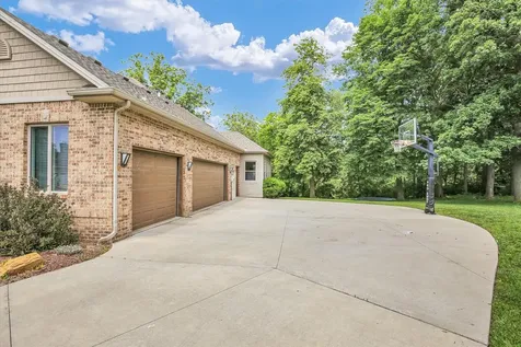 1516 River Bluff Drive Mahomet IL 61853