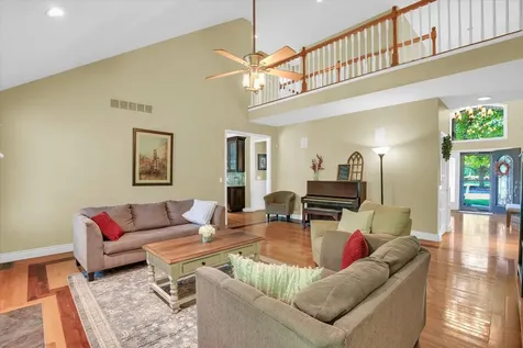 1516 River Bluff Drive Mahomet IL 61853